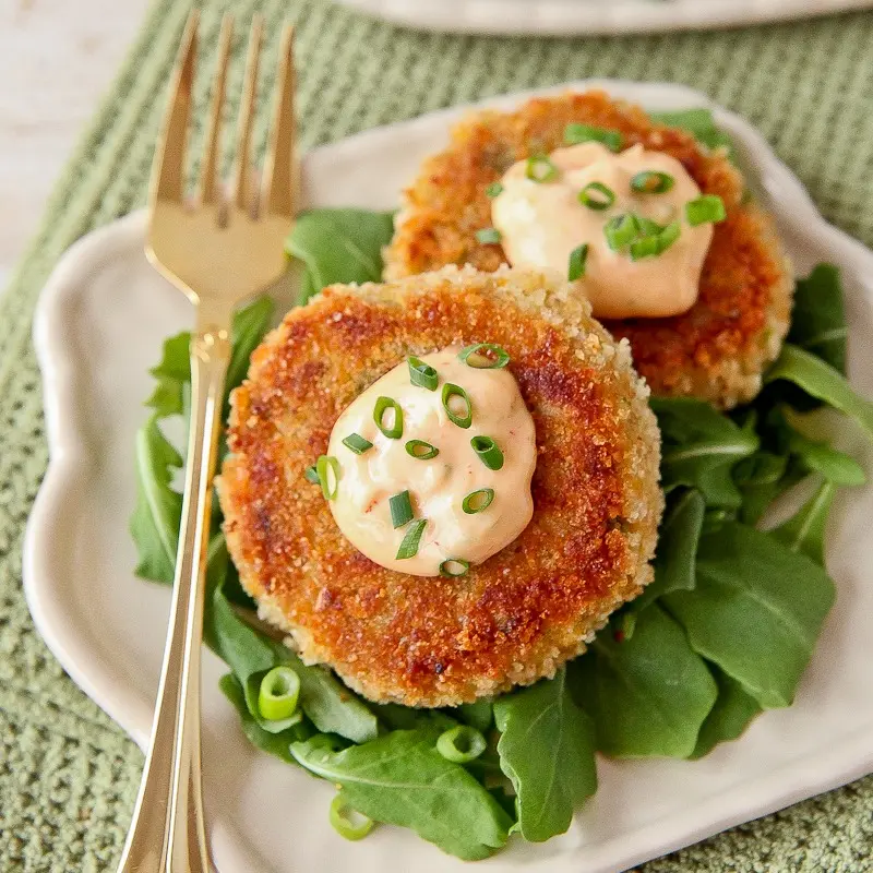 Crab Cakes with Sriracha-Lime Mayonnaise Recipe | Post Consumer Brands