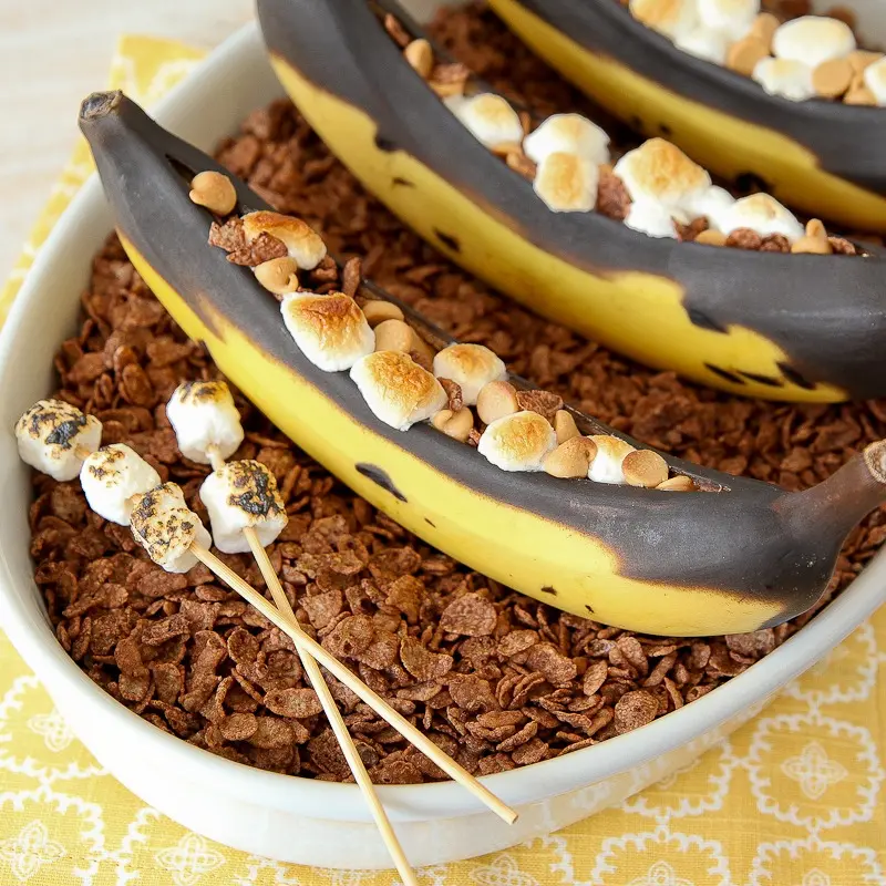 Grilled bananas recipe made with Cocoa PEBBLES™