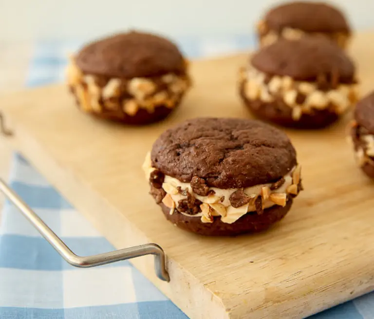 Peanut butter and Cocoa PEBBLES chocolate whoopie pies recipe