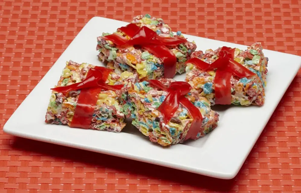 PEBBLES Holiday crispy squares recipe